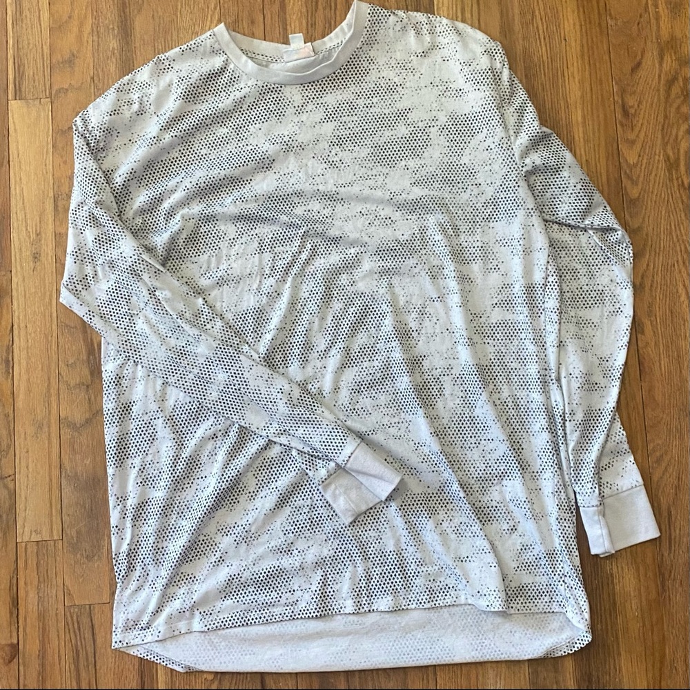 LulaRoe Long Sleeve Hudson. White base. Black dots.